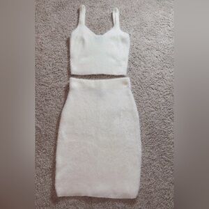 Elegant White Knit Skirt